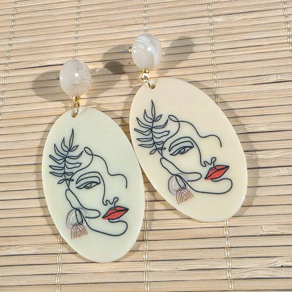 Retro 80s Style Picasso Style Woman Face Vintage Lucite Pendant Dangle earrings